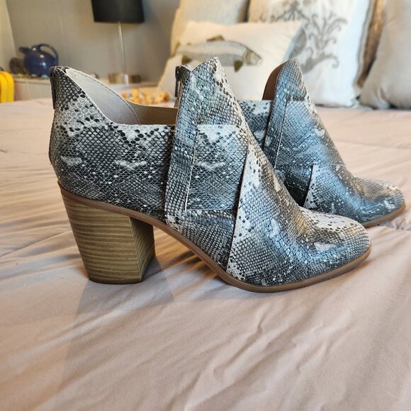 BC Python Azalea crisscross ankle booties vegan snake boots - Picture 2 of 12